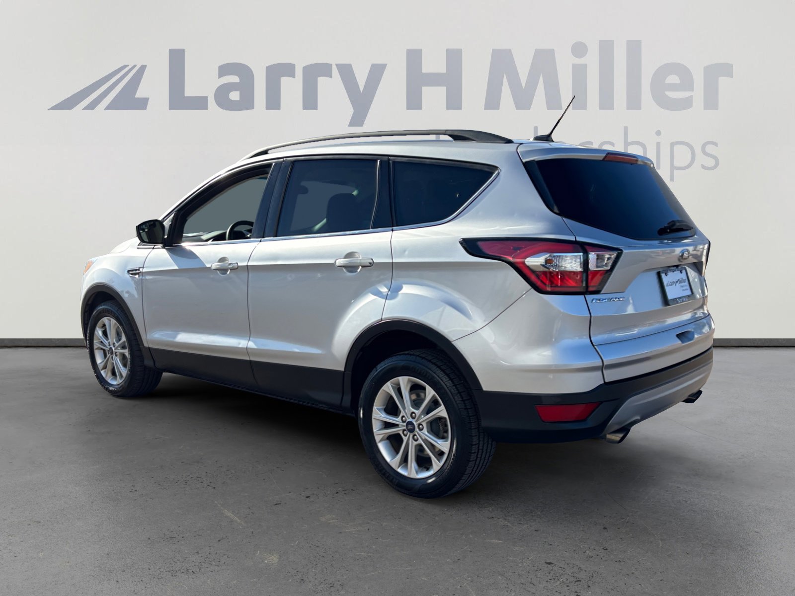 Used 2018 Ford Escape SE image 3
