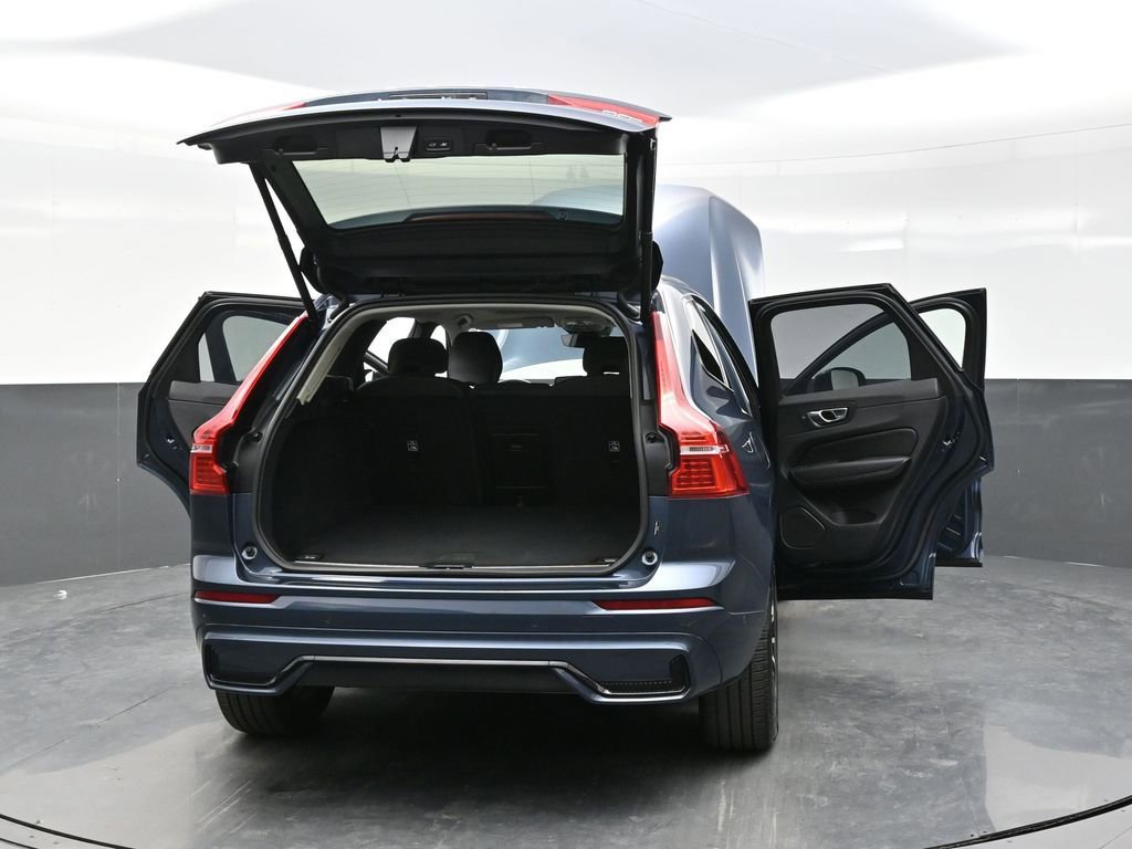 Used 2025 Volvo XC60 B5 Plus AWD/4WD image 40