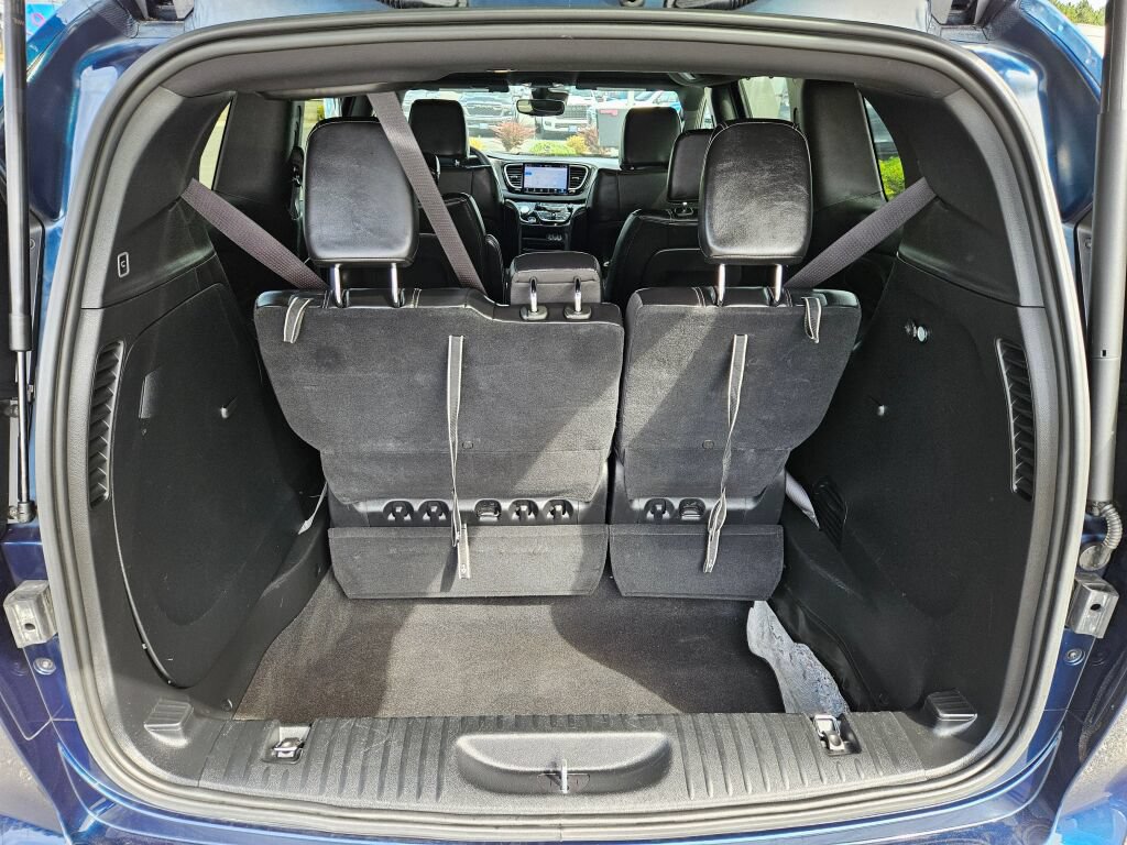 Used 2025 Chrysler Pacifica Select FWD image 12