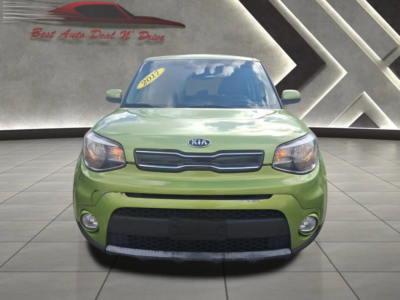 Used 2017 Kia Soul + image 2
