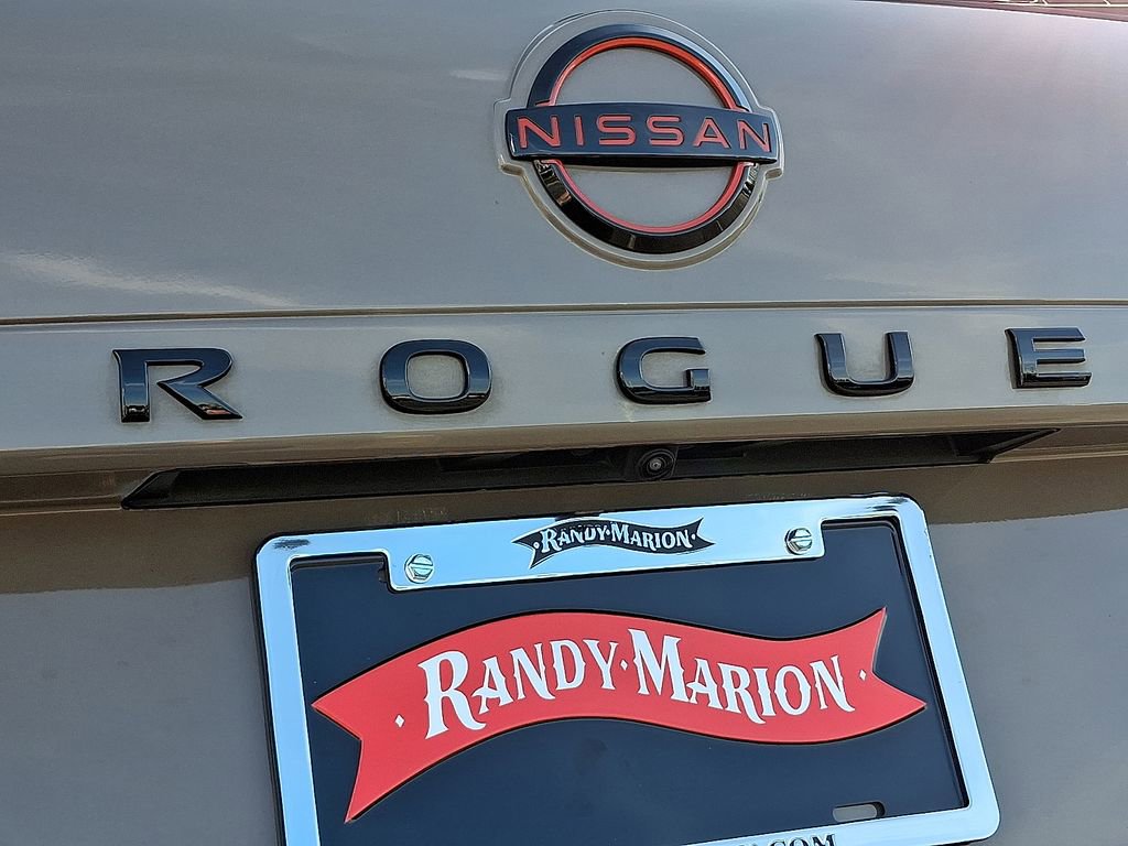 Used 2025 Nissan Rogue SV image 32