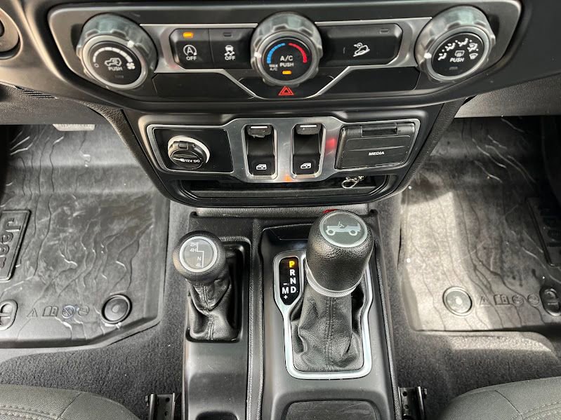Used 2019 Jeep Wrangler Sport image 17