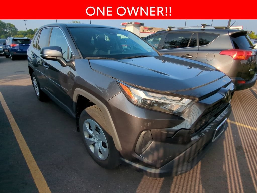 Used 2023 Toyota RAV4 LE AWD/4WD image 3