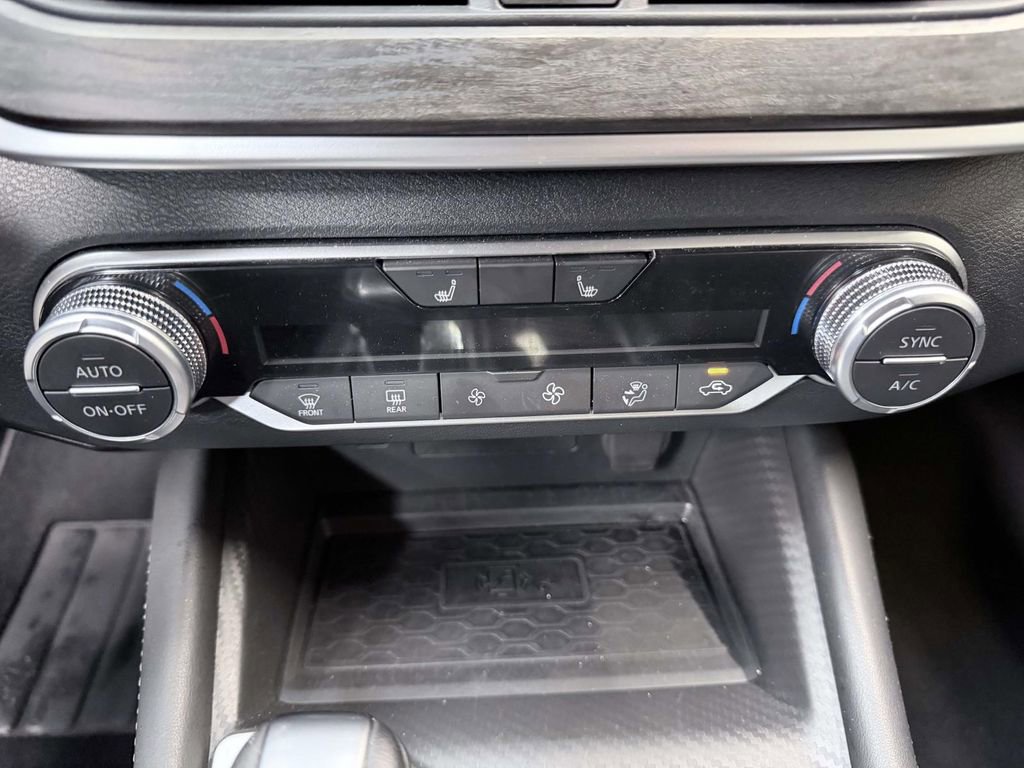 Used 2025 Nissan Altima 2.5 SV w/ SV Premium Package FWD image 17