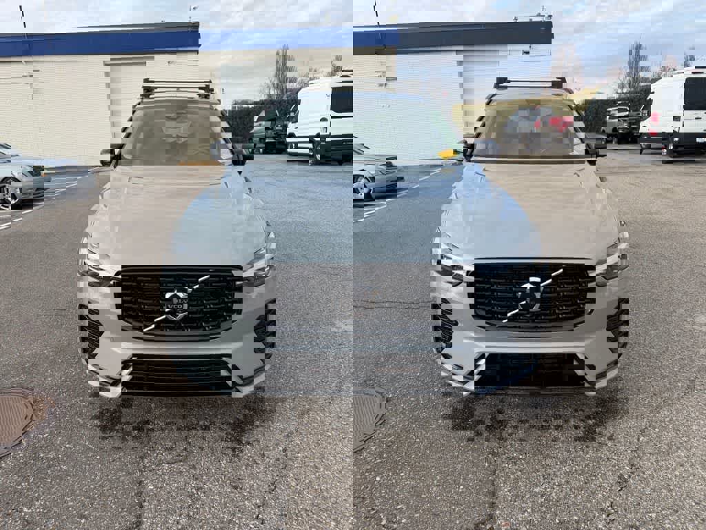 Used 2024 Volvo XC60 B5 Plus w/ Protection Package Premier image 2