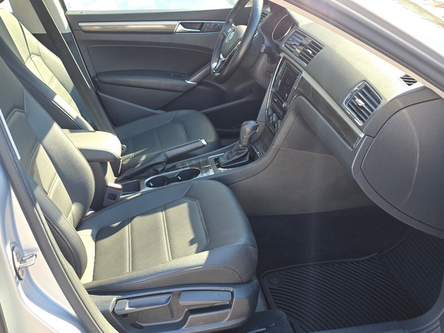 Used 2018 Volkswagen Passat 2.0T SE image 18