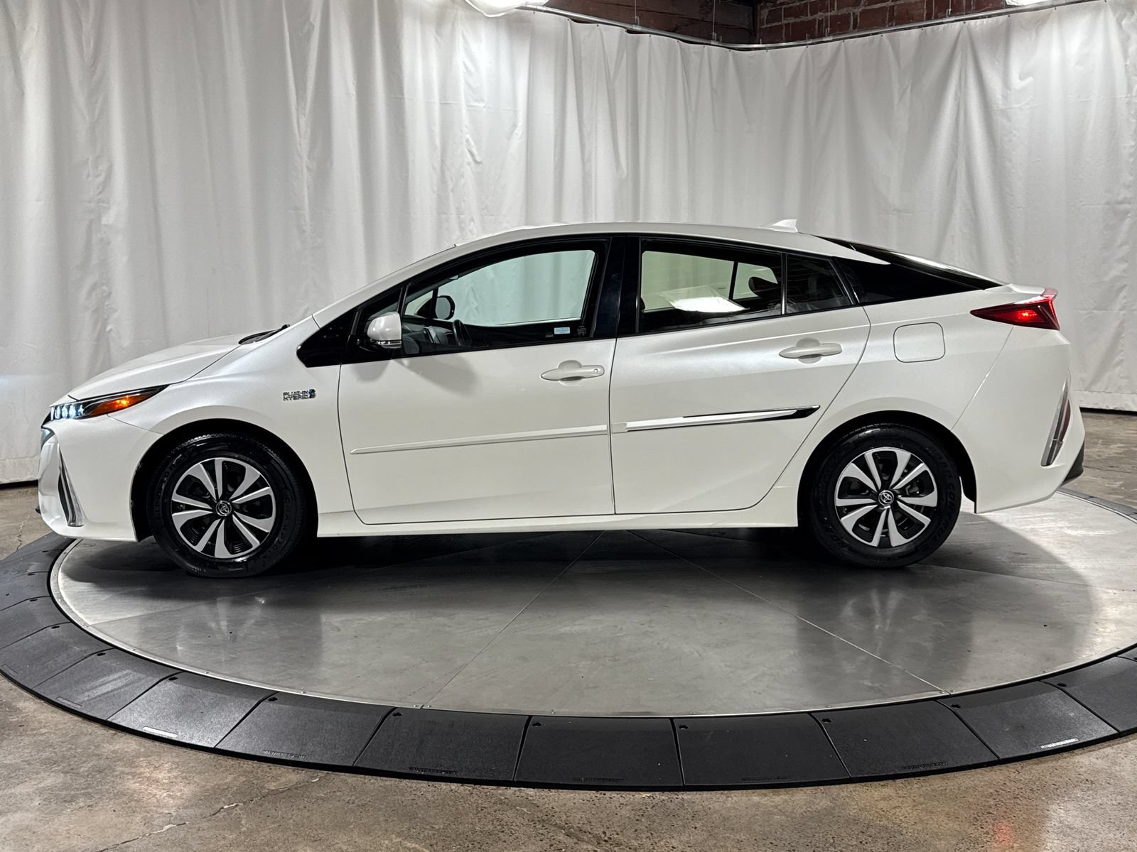 Used 2017 Toyota Prius Prime Premium w/ Carpet Mat Package FWD image 6
