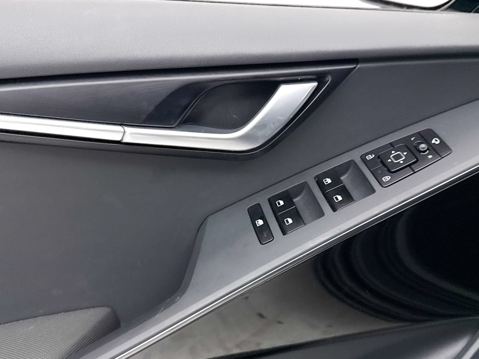Certified 2025 Kia Niro EX Touring FWD image 28