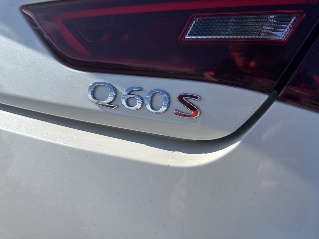 Used 2017 INFINITI Q60 Red Sport 400 image 5