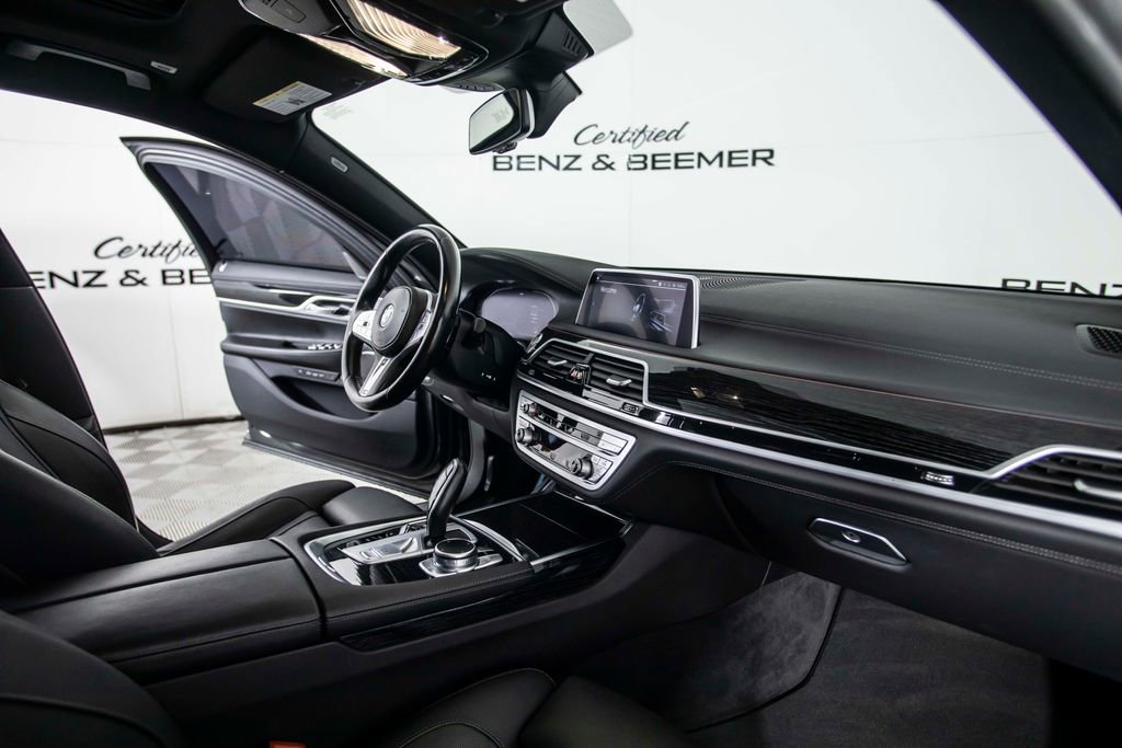 Used 2021 BMW 740i w/ M Sport Package RWD image 25