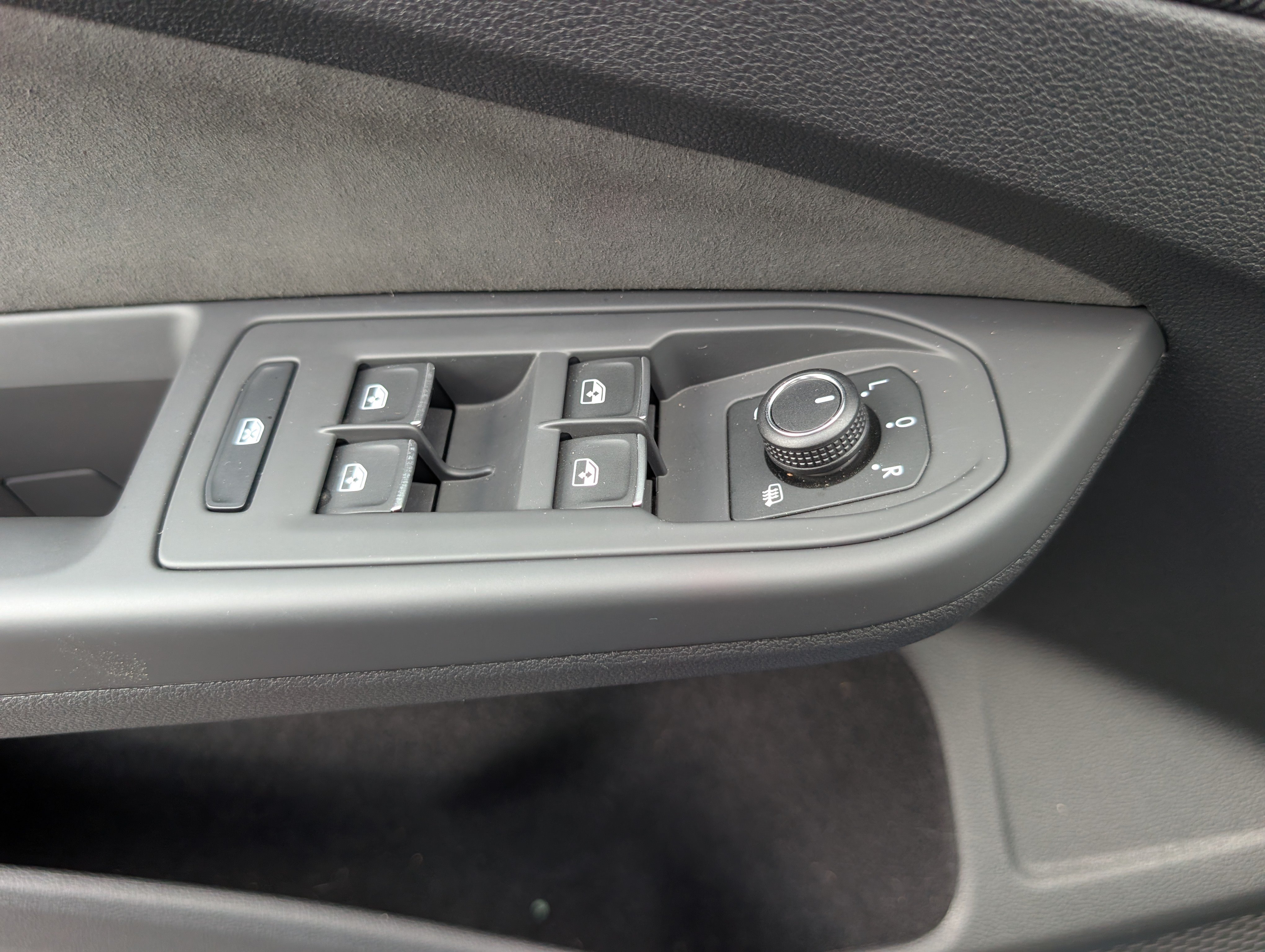 Used 2025 Volkswagen GTI SE FWD image 19