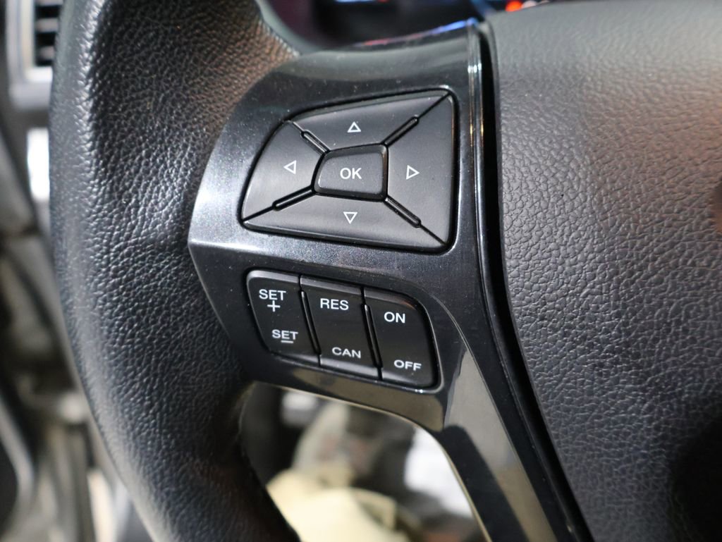 Used 2018 Ford Explorer XLT image 35