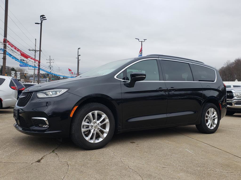 Used 2022 Chrysler Pacifica Touring image 8