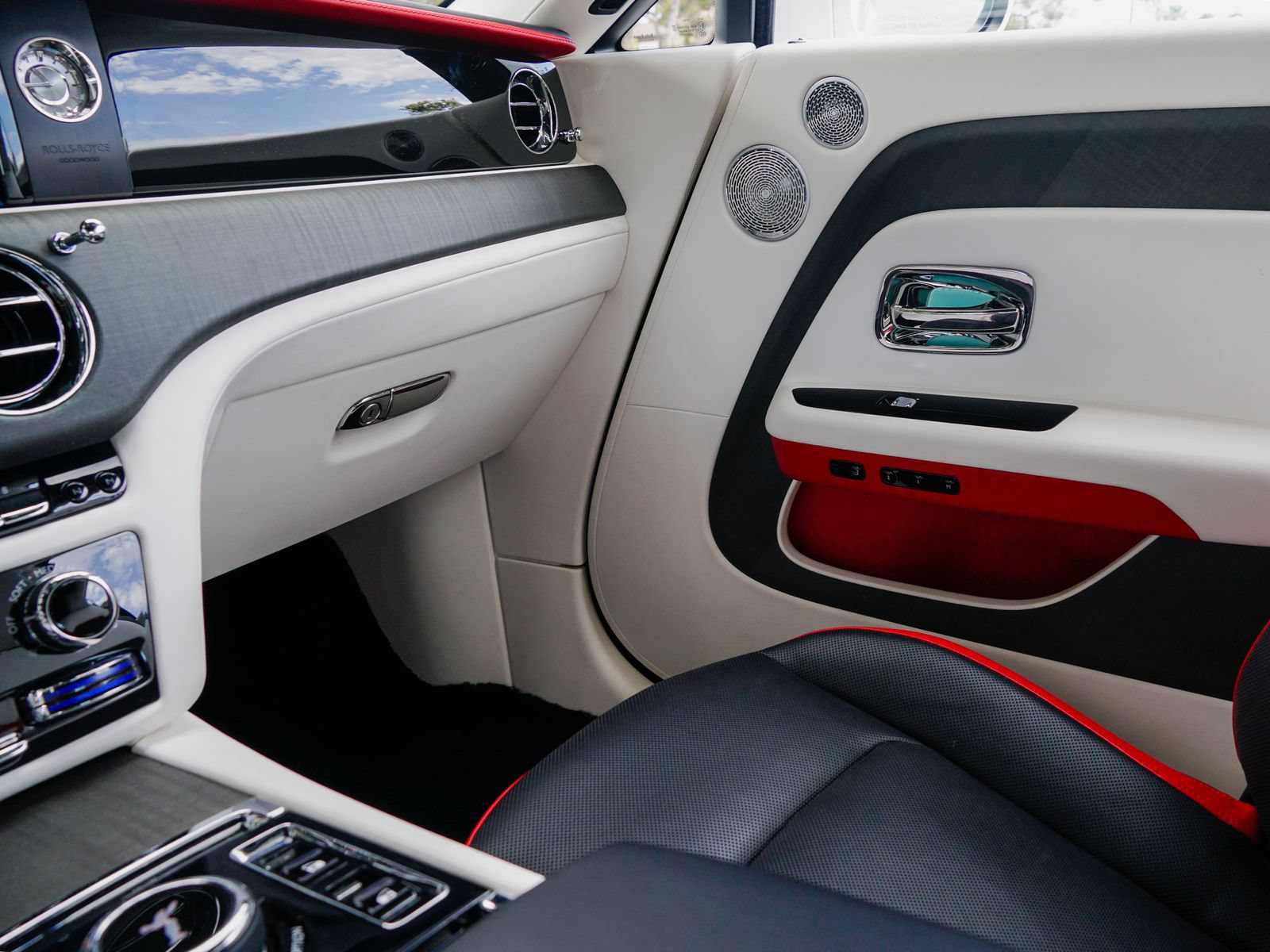 Certified 2024 Rolls-Royce Spectre w/ Spectre Launch Package AWD/4WD image 18