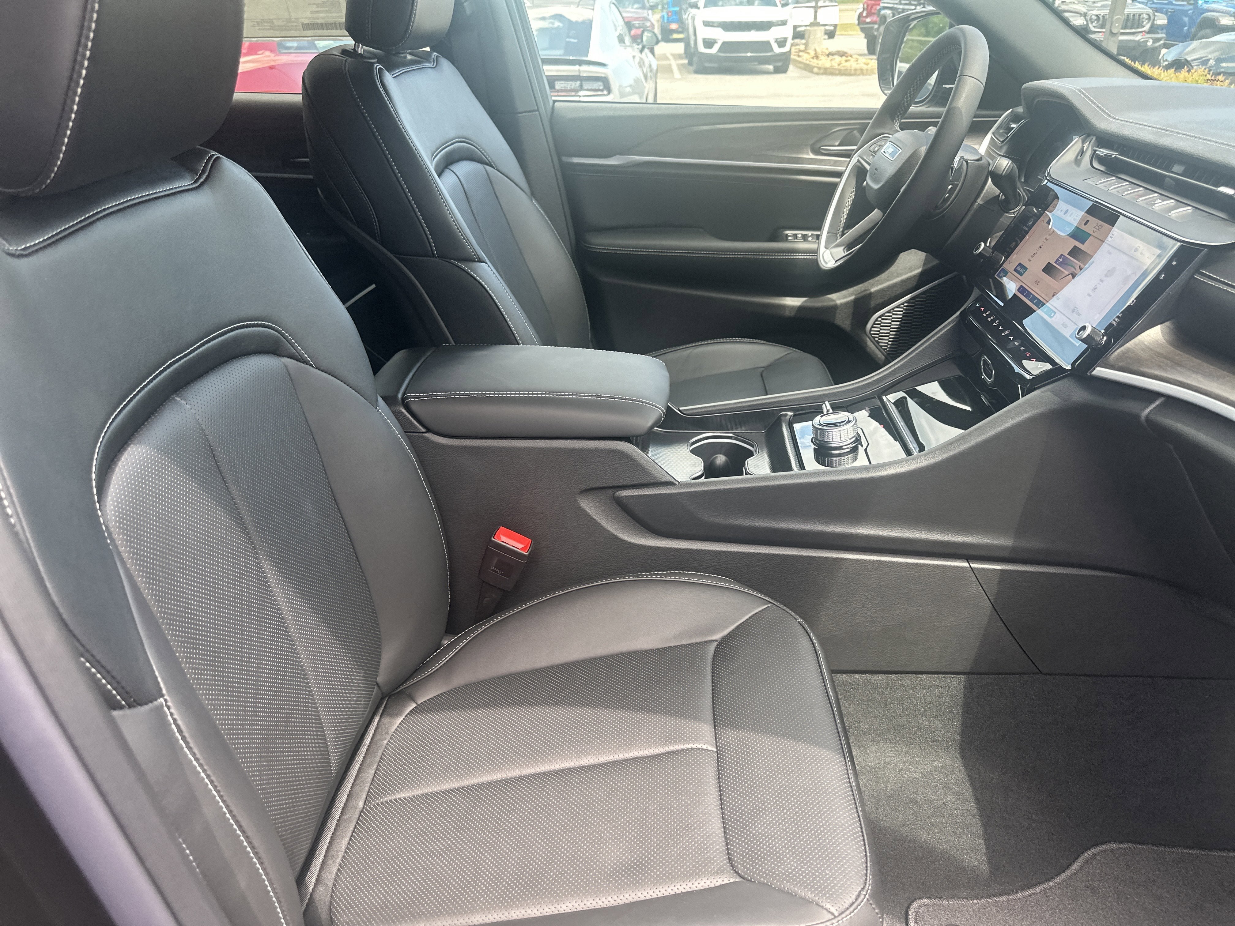 New 2026 Jeep Grand Cherokee L Limited AWD/4WD image 30