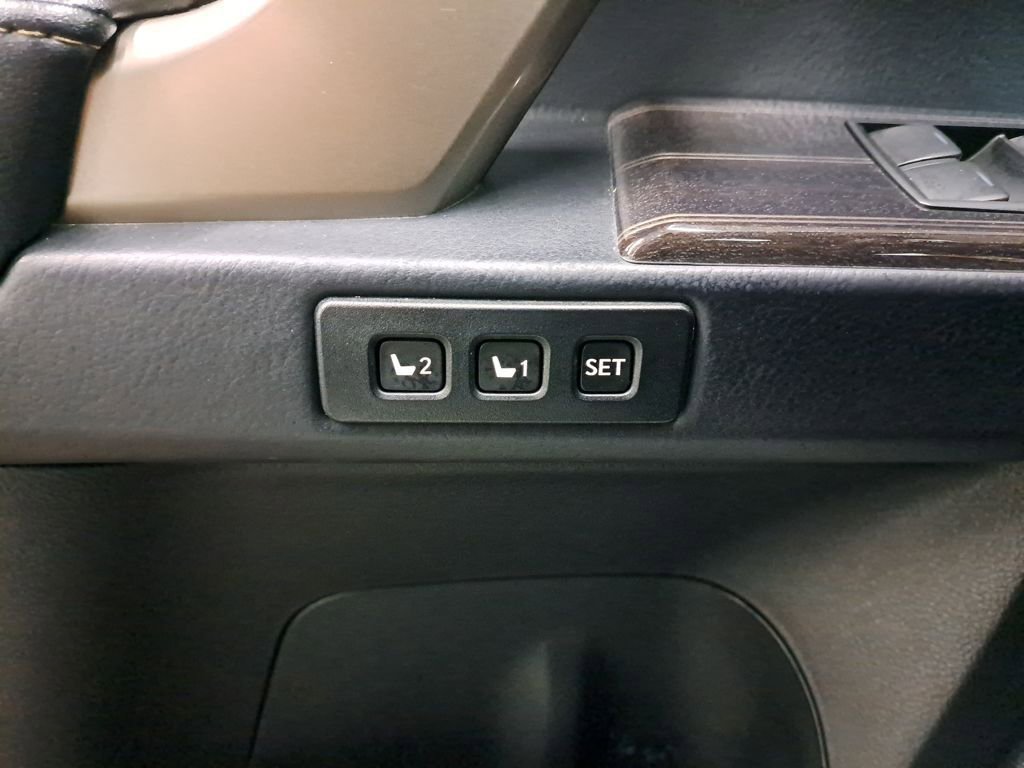 Used 2021 Lexus GX 460 Premium w/ Accessory Package image 32