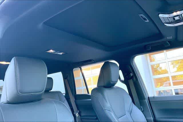 Used 2024 Lexus GX 550 w/ Cold Area Package AWD/4WD image 28