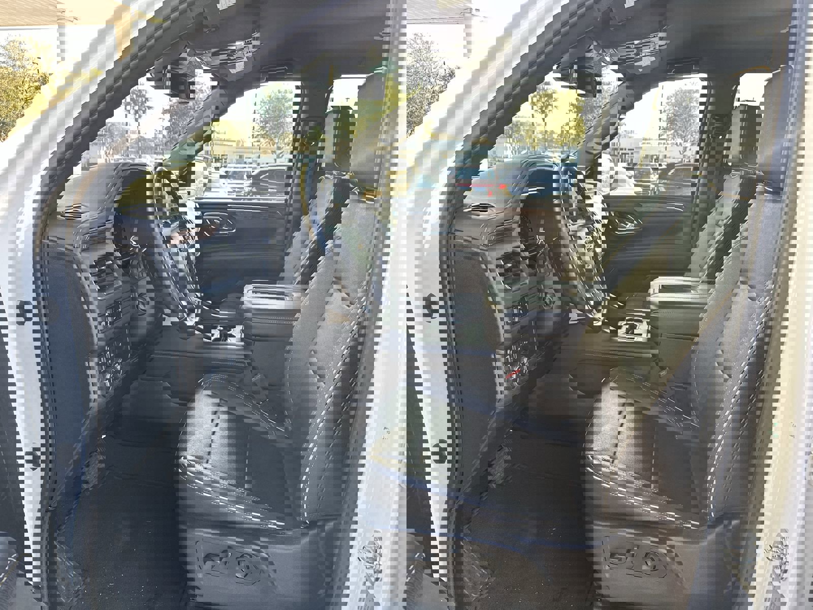 Used 2023 Chevrolet Suburban Premier image 16