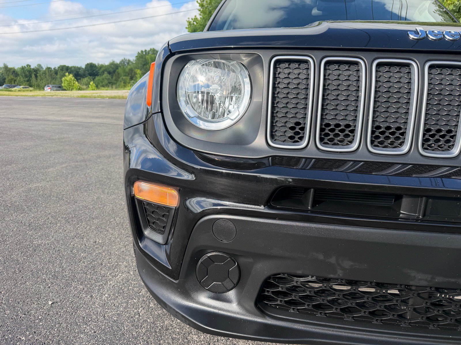 Used 2023 Jeep Renegade Latitude AWD/4WD image 5