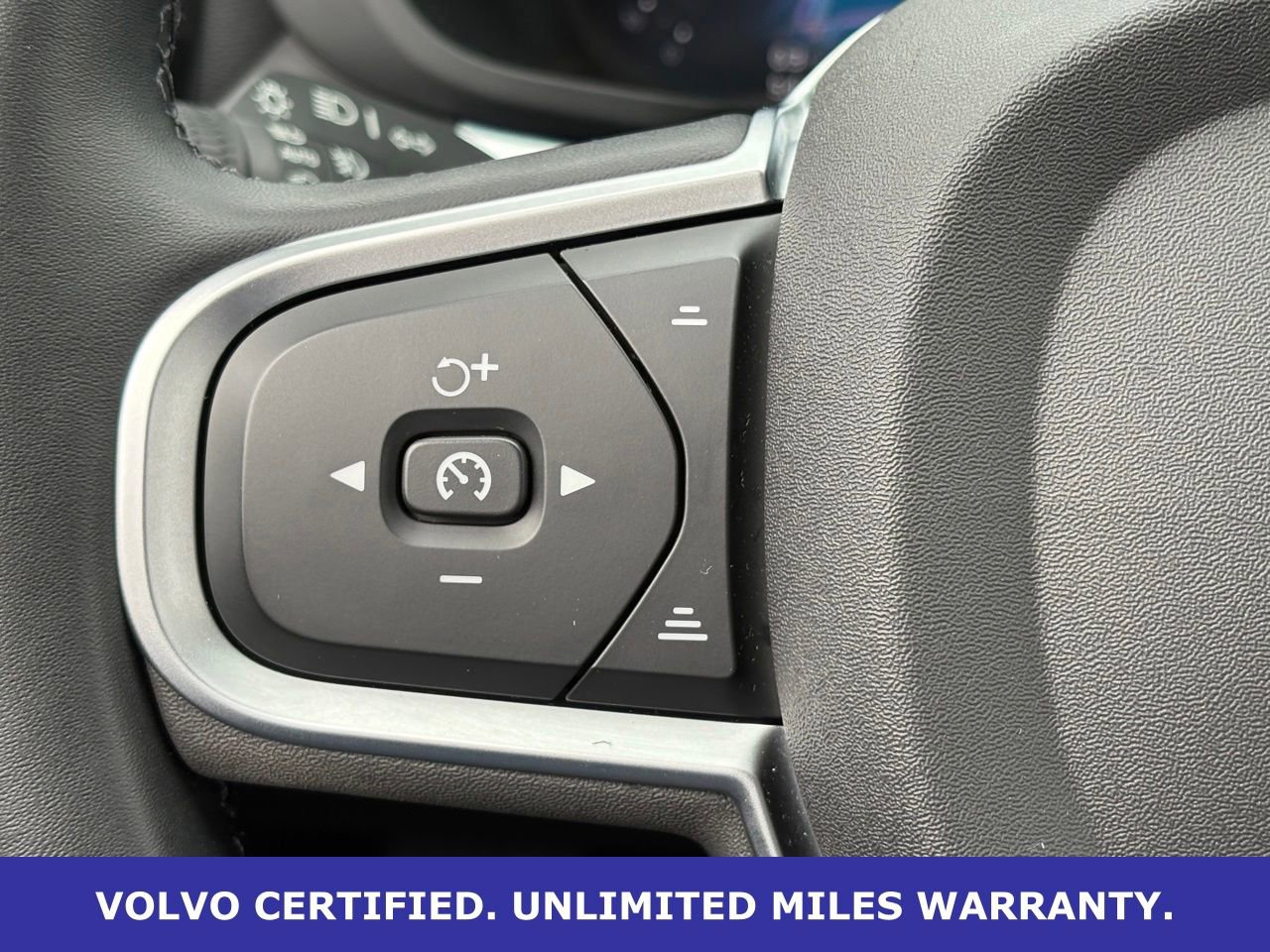 Certified 2025 Volvo XC60 B5 Core AWD/4WD image 18