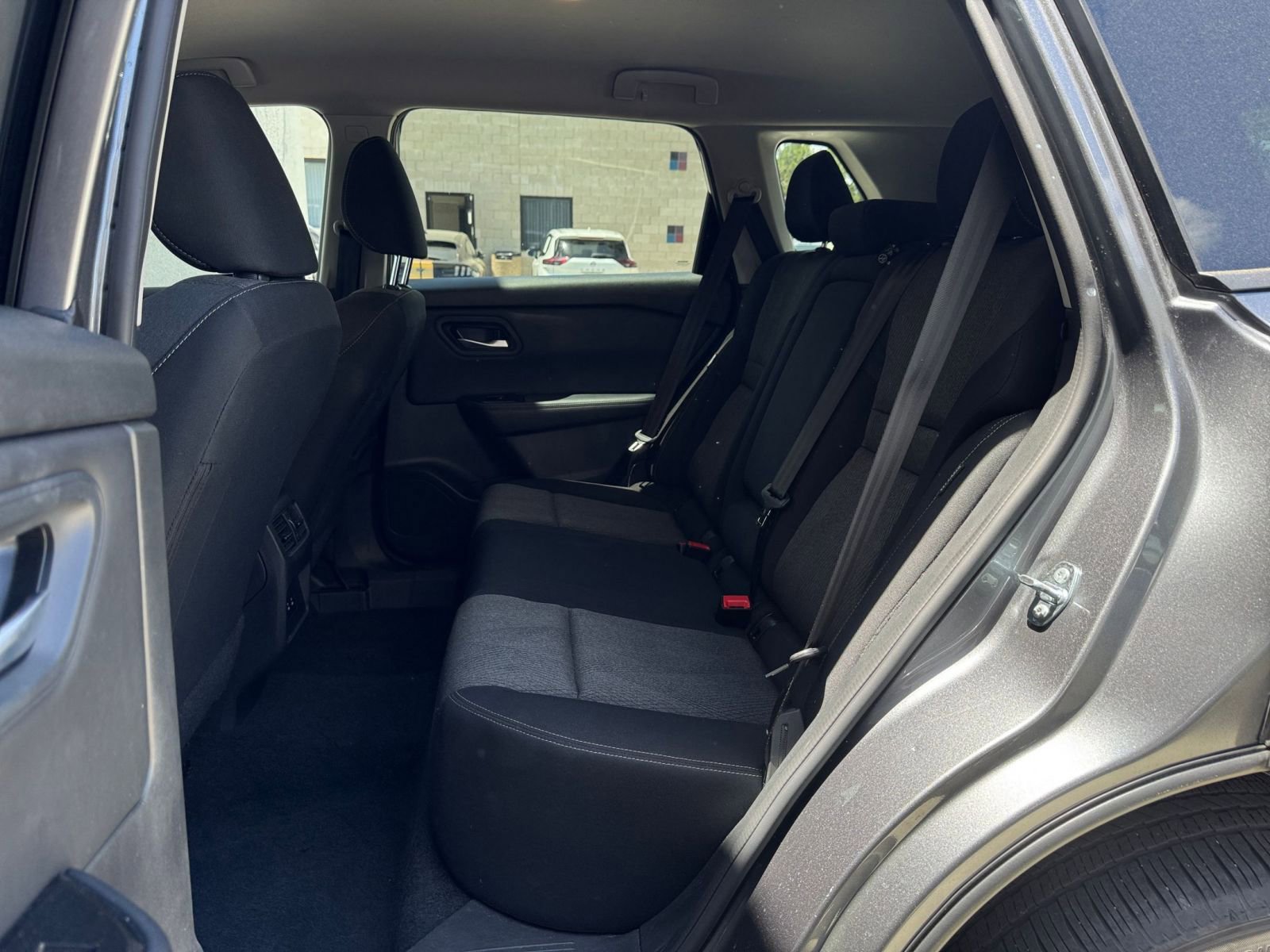 Used 2025 Nissan Rogue SV FWD image 28