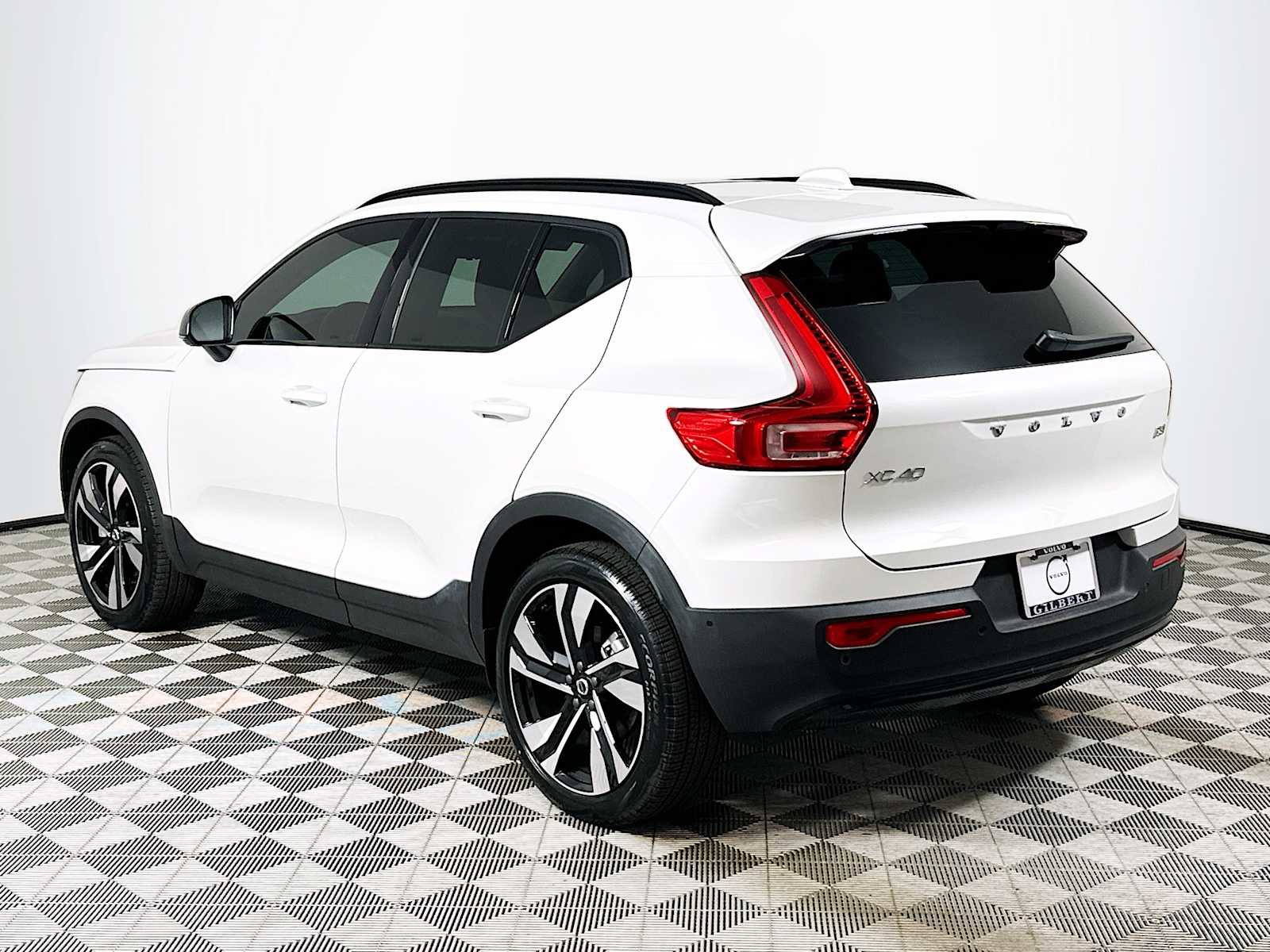 Used 2025 Volvo XC40 B5 Plus w/ Climate Package image 5