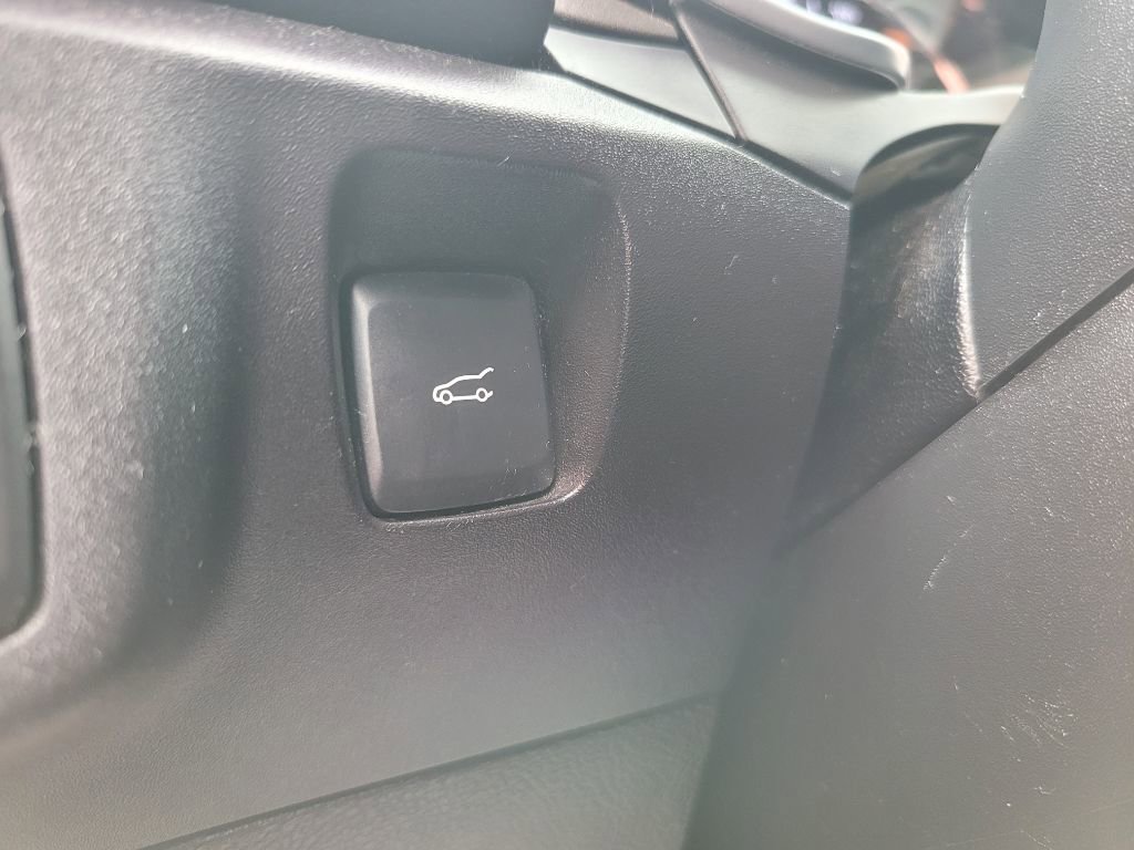 Used 2017 Ford Fusion SE w/ Fusion SE Technology Package image 19