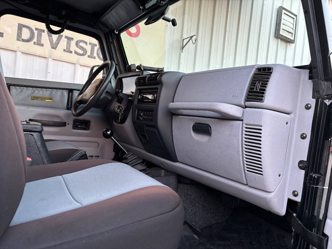 Used 1998 Jeep Wrangler SE AWD/4WD image 42