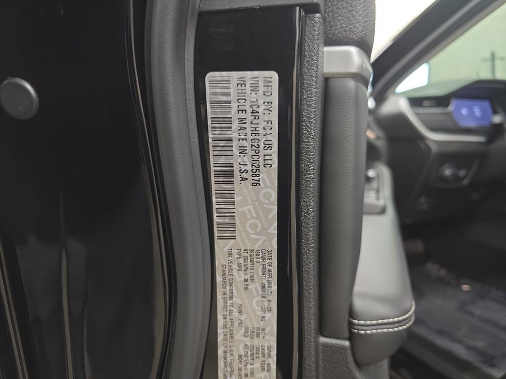 Certified 2023 Jeep Grand Cherokee Limited AWD/4WD image 38