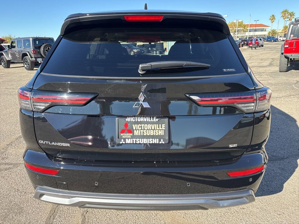 New 2025 Mitsubishi Outlander SE image 7