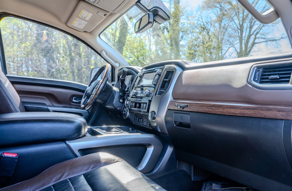 Used 2017 Nissan Titan Platinum Reserve AWD/4WD image 31