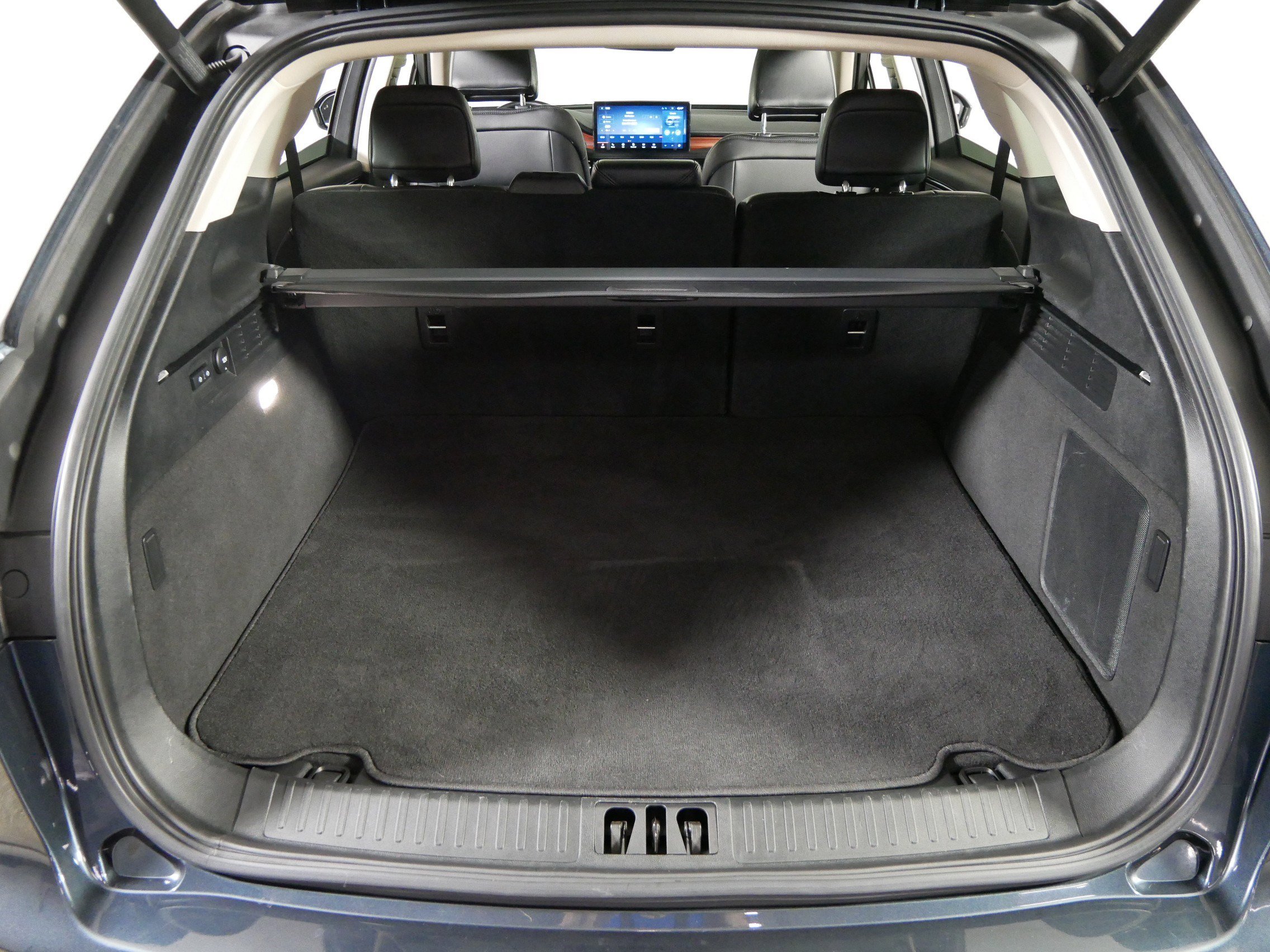 Used 2023 Lincoln Nautilus Reserve w/ Equipment Group 201A image 18