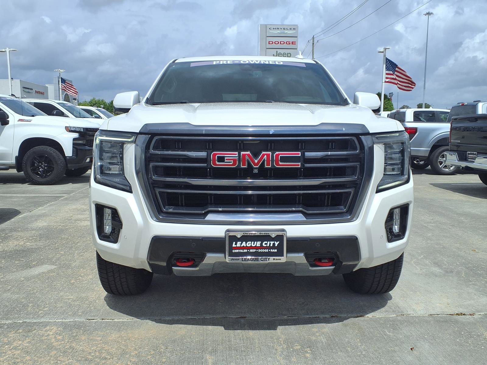 Used 2022 GMC Yukon AT4 w/ Technology Package image 5
