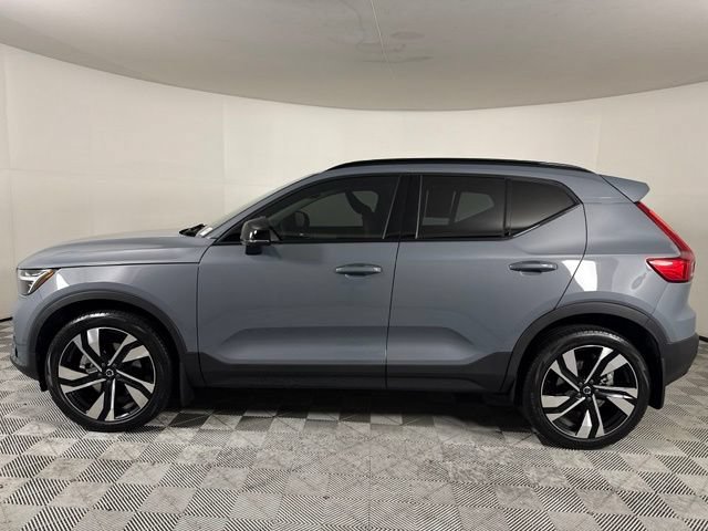 Used 2023 Volvo XC40 B5 Ultimate AWD/4WD image 3
