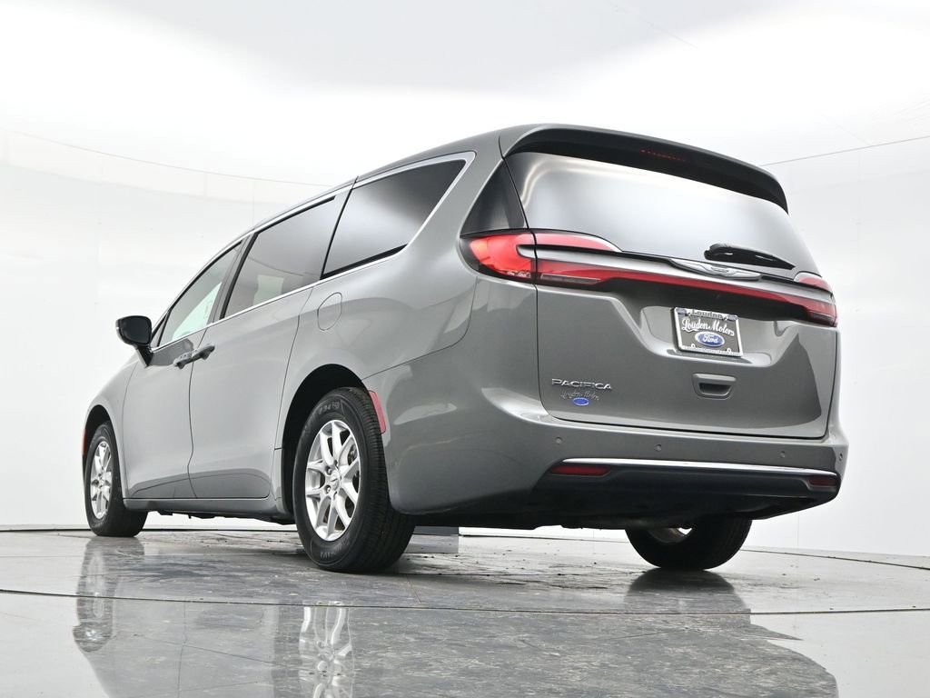 Used 2025 Chrysler Pacifica Select FWD image 49