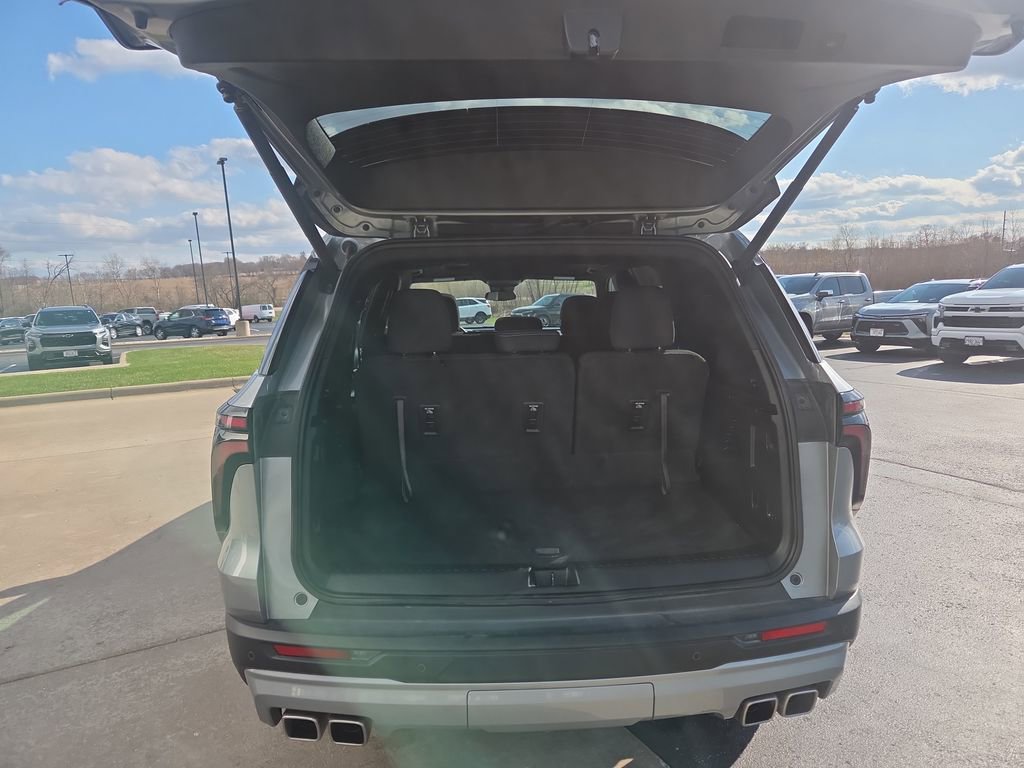 Certified 2025 Chevrolet Traverse LT w/ Sun and Wheel Package AWD/4WD image 32