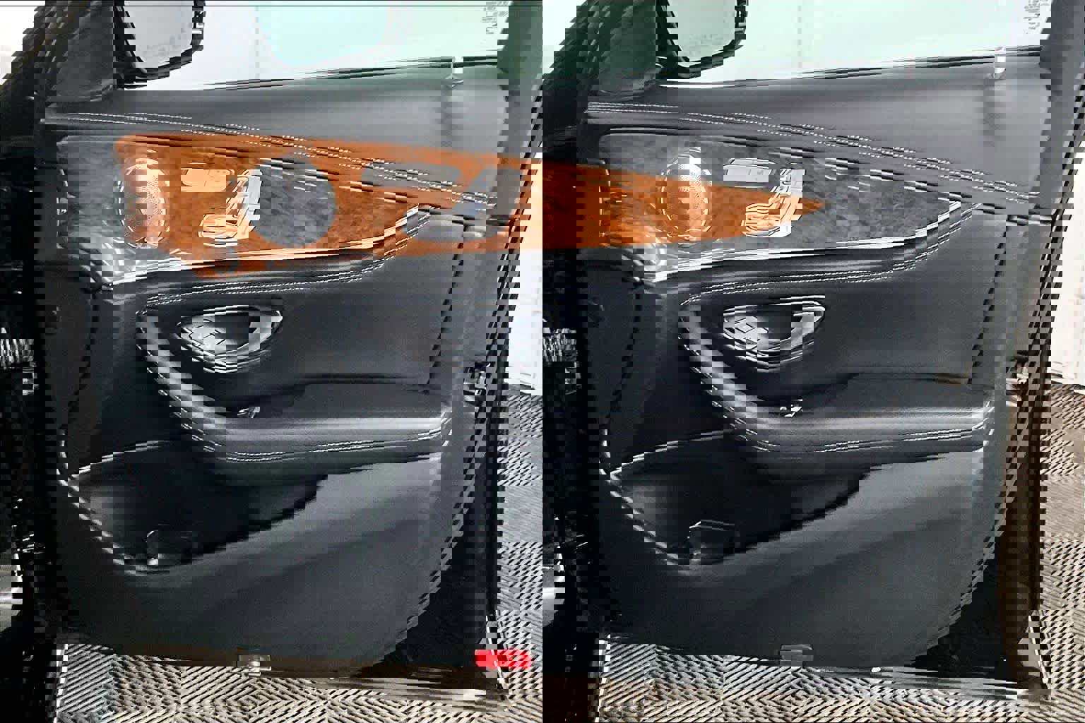 Used 2018 Mercedes-Benz E 300 4MATIC image 23