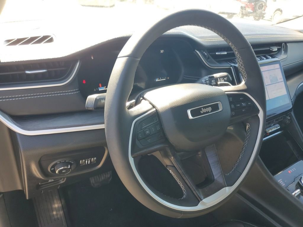 Used 2023 Jeep Grand Cherokee Limited image 11