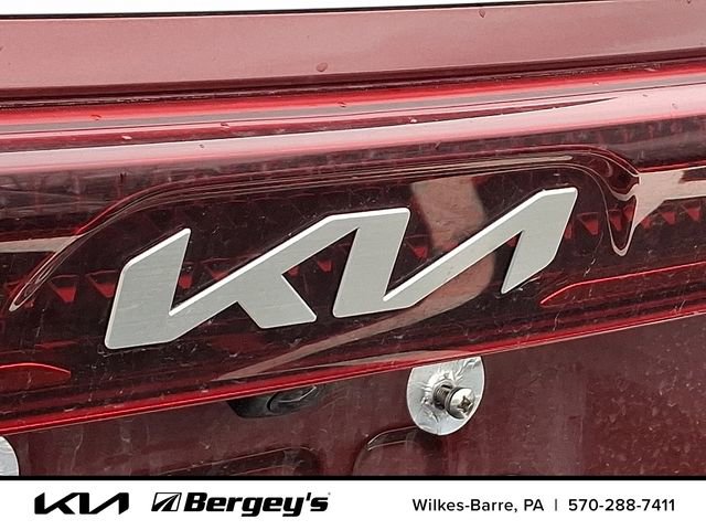 Certified 2023 Kia Carnival LX image 12