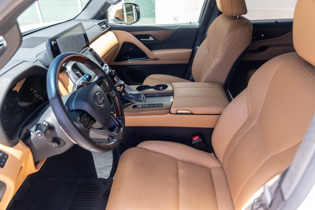 Used 2024 Lexus LX 600 4WD w/ Luxury Package image 19