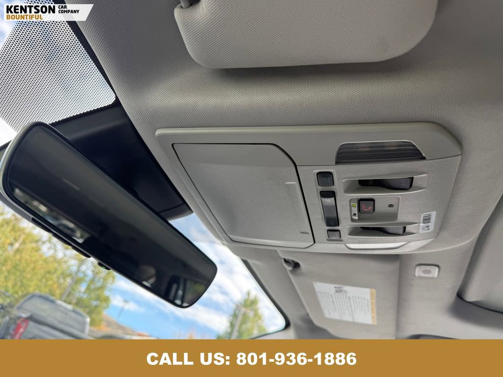 Used 2025 Toyota Highlander XLE image 31