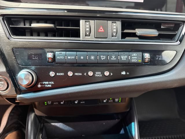 Used 2025 Lexus ES 300h w/ Premium Package FWD image 28
