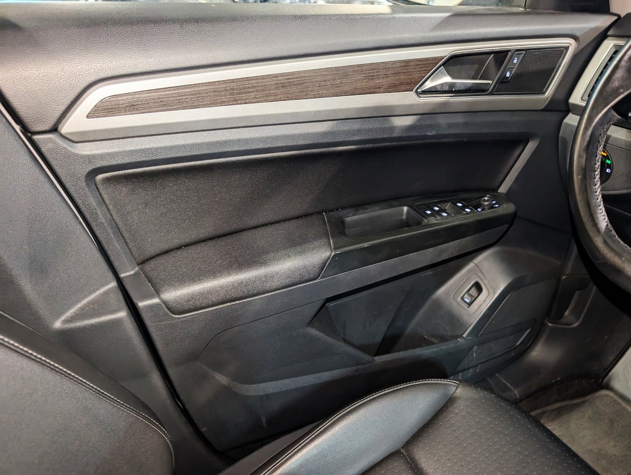 Used 2018 Volkswagen Atlas SE image 35