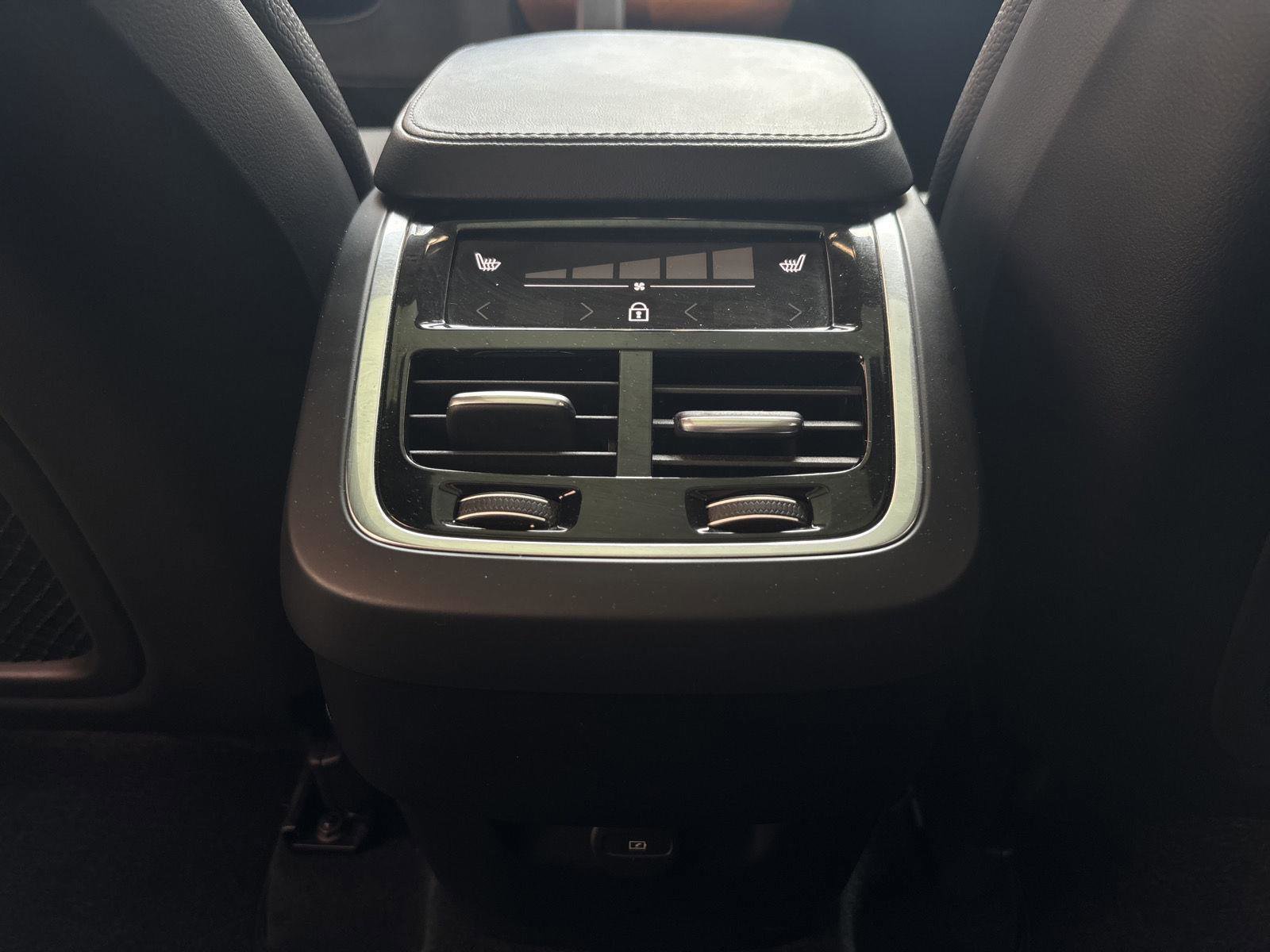 Used 2024 Volvo XC90 B5 Plus AWD/4WD image 26