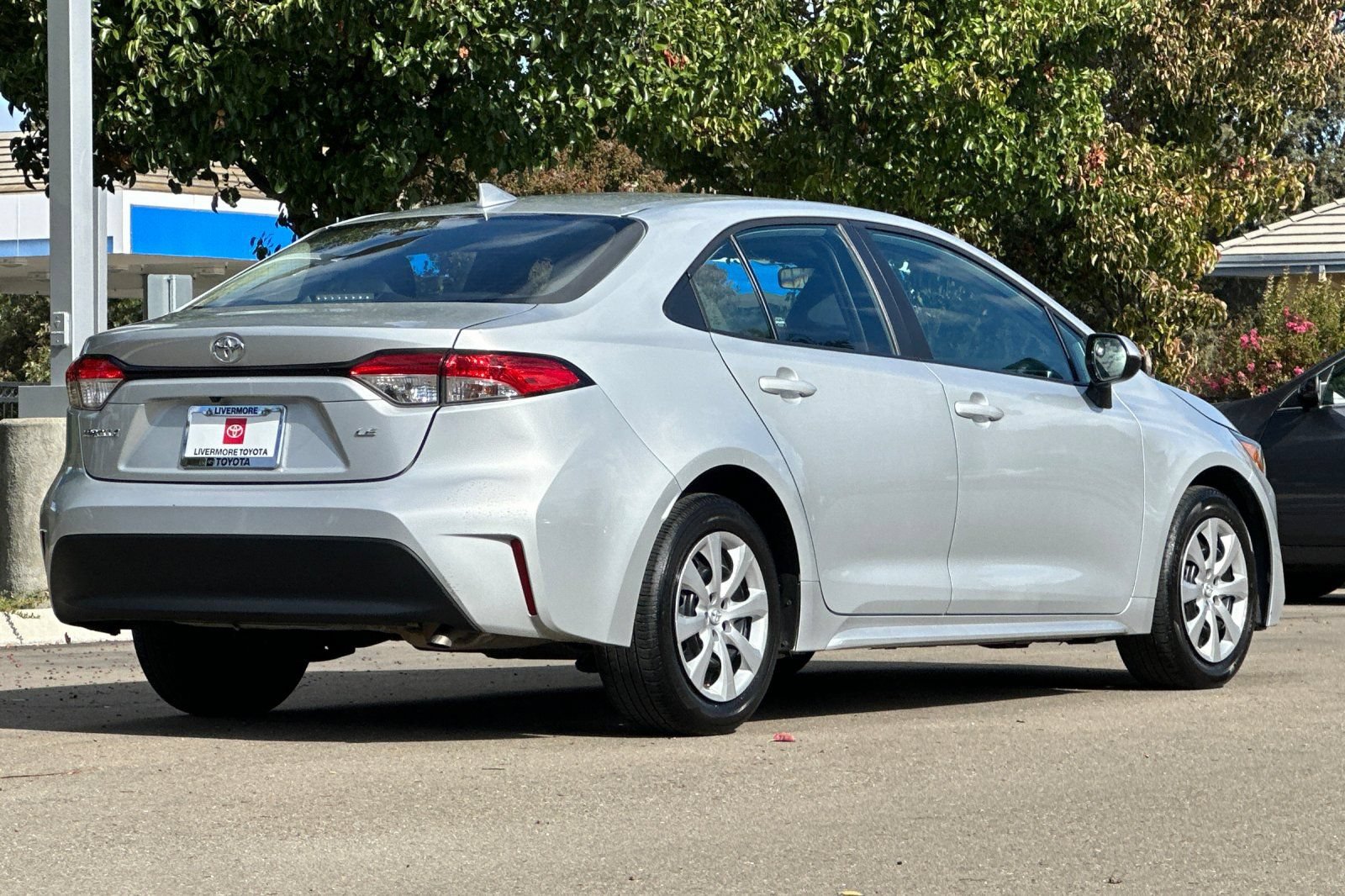 Used 2024 Toyota Corolla LE FWD image 4