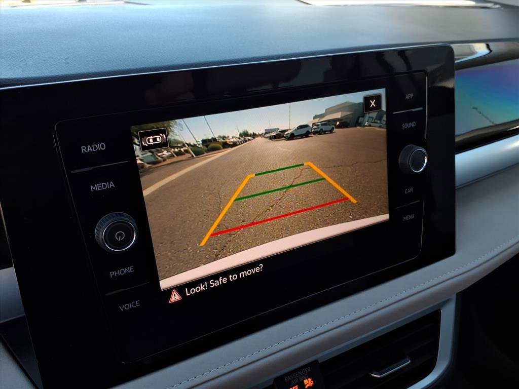 Certified 2025 Volkswagen Taos SE image 29