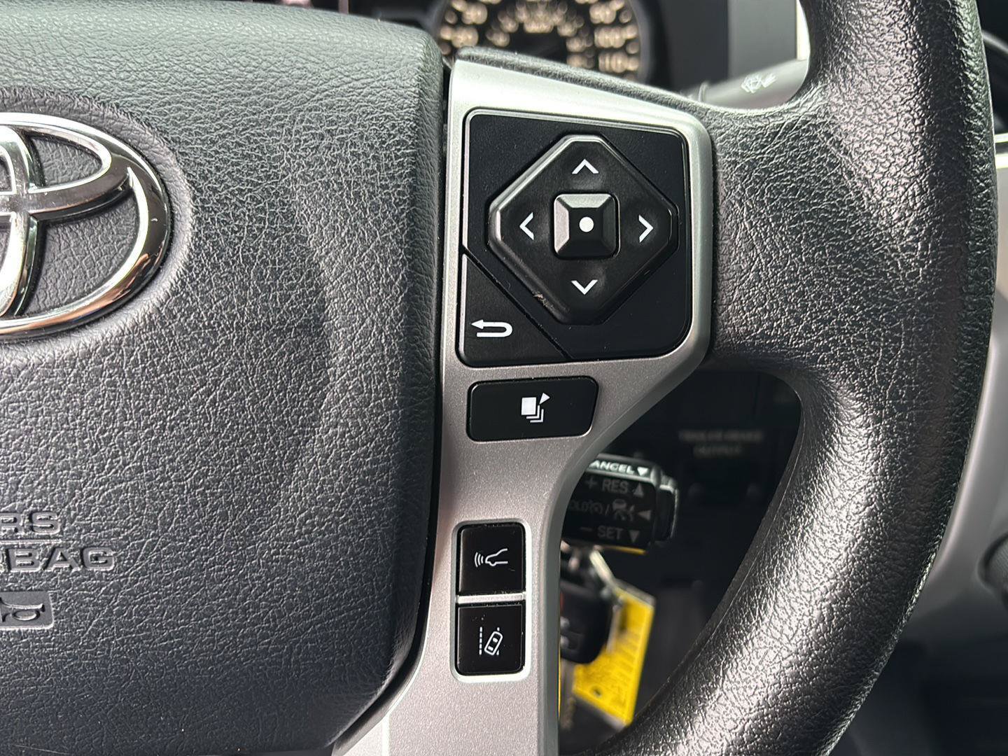 Used 2020 Toyota Tundra SR5 w/ SR5 Upgrade Package AWD/4WD image 32