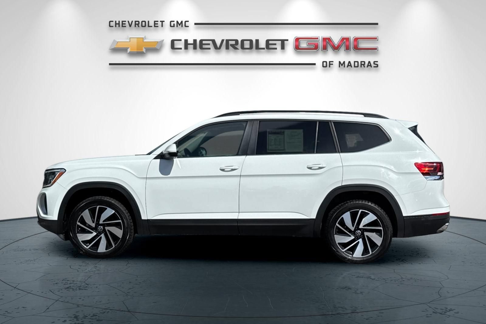 Used 2024 Volkswagen Atlas SE AWD/4WD image 6