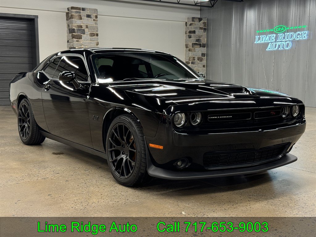 Used 2021 Dodge Challenger R/T RWD image 1