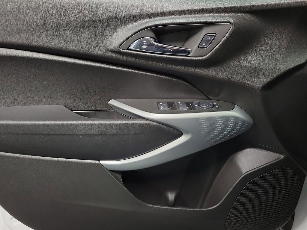 Used 2025 Chevrolet Trax LS w/ LS Convenience Package image 22